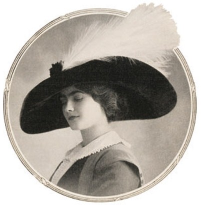 Yetimhaneden Dünyaya Bir Şapka Tasarımıyla Yayılan Başarı: Coco Chanel