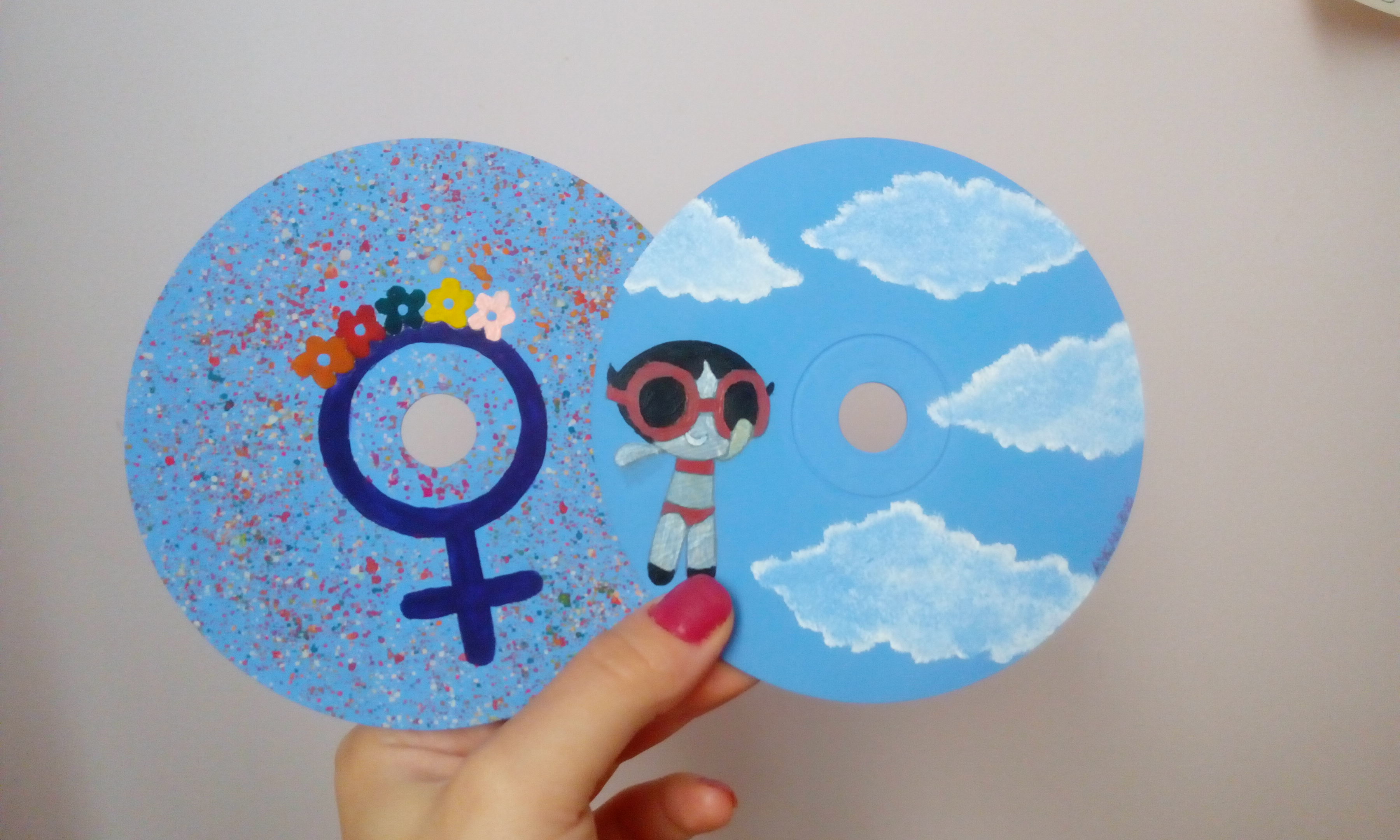 Gününe ve Odana Renk Katacak Bir Çalışma: 4 Adımda CD Boyama!