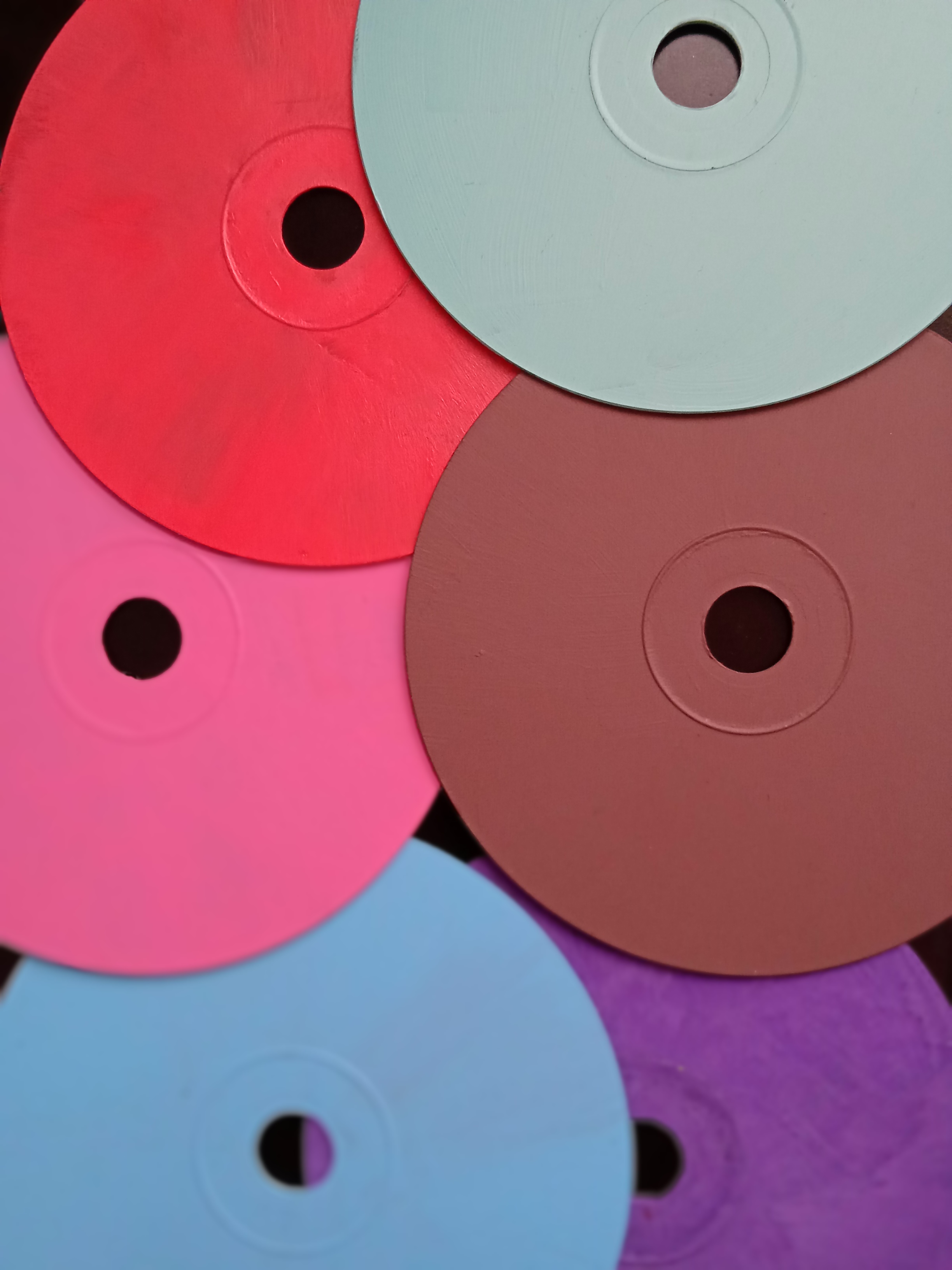 Gününe ve Odana Renk Katacak Bir Çalışma: 4 Adımda CD Boyama!