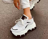 Beyaz Sneakers Modası