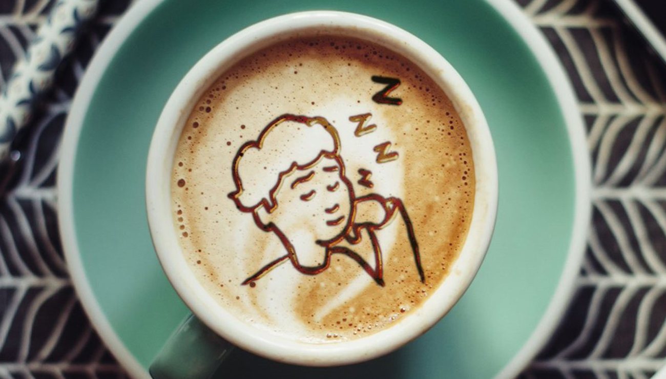 Кофеин для бодрости. Кофе рисунок. Кофе по утрам. Бодрящий кофе. Чашка кофе с улыбкой.
