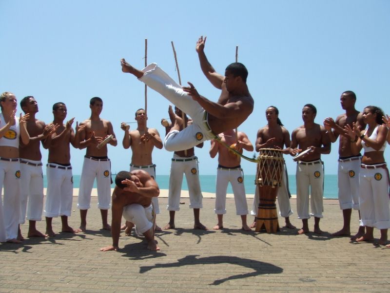 Dans ve Dövüşün Kesiştiği Capoeira Nedir?